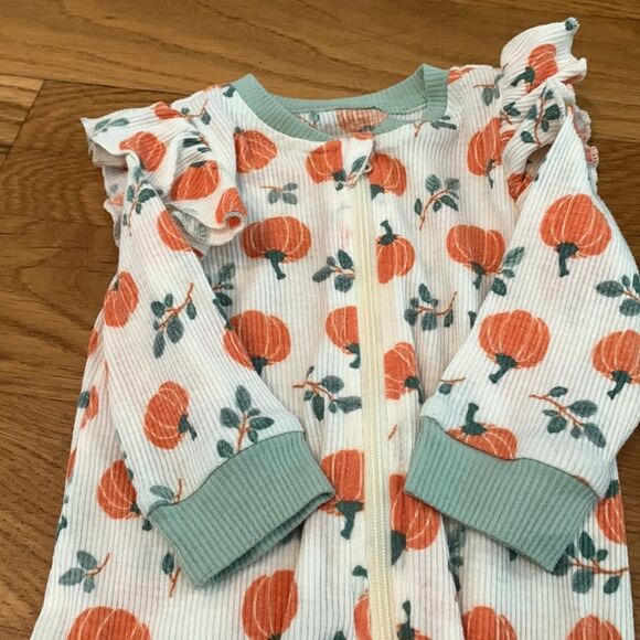 Tahari baby fall sleepers set of 2 size 0-3 months - Picture 2 of 6